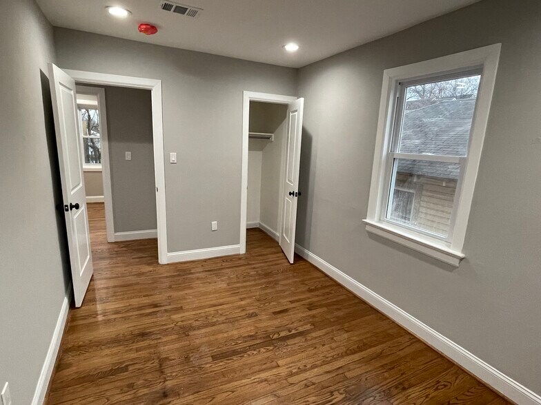 Building Photo - 273 56th Pl NE