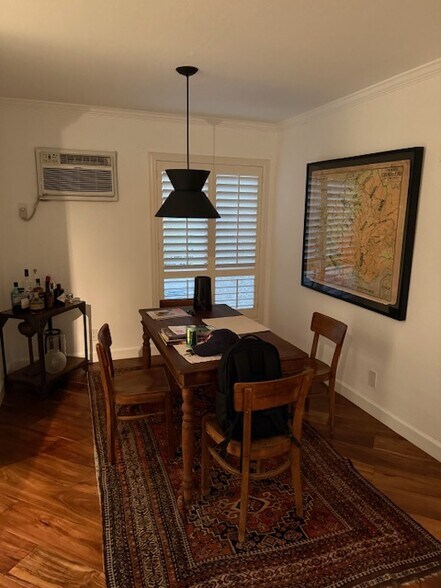 Building Photo - 8400 De Longpre Ave