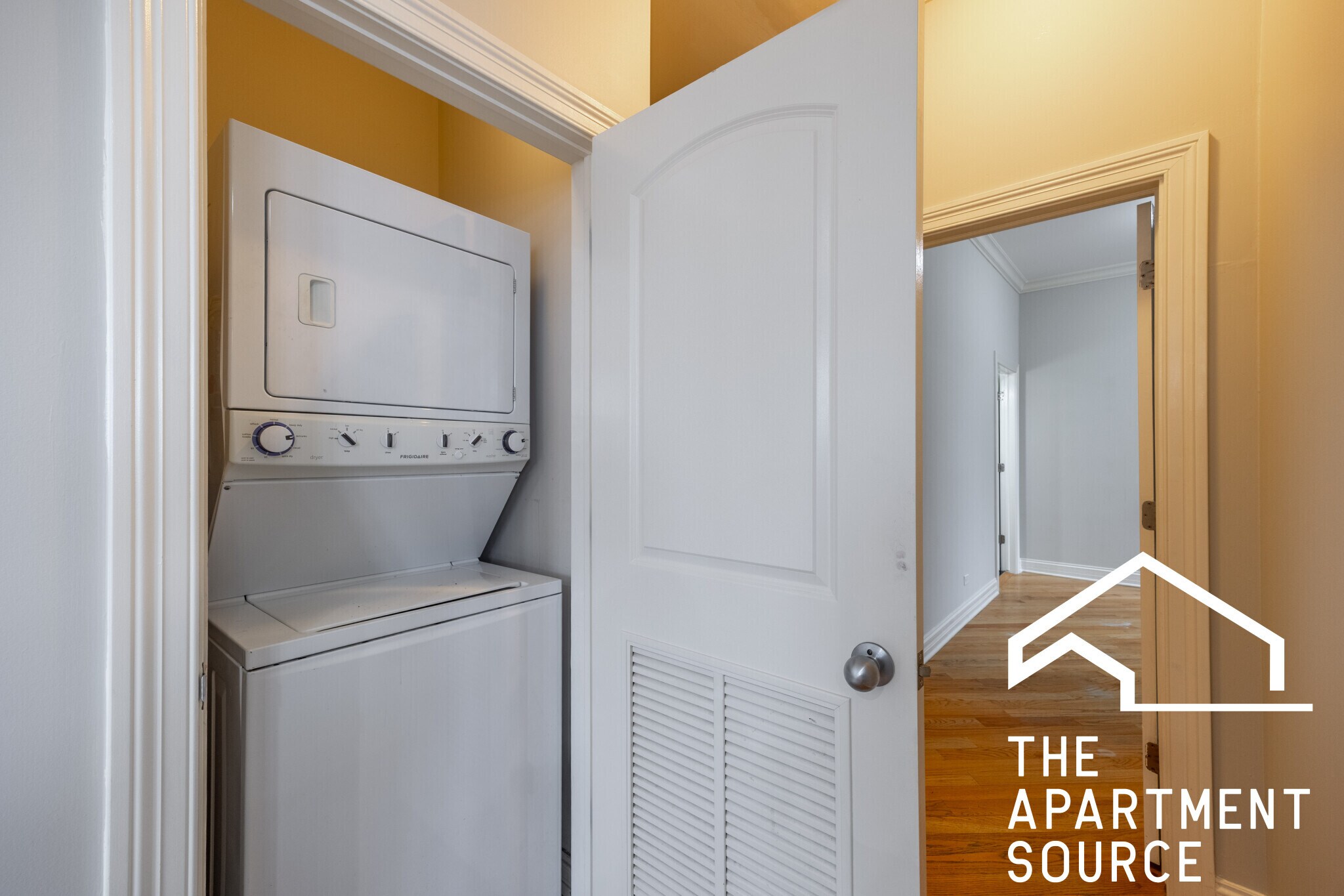 Building Photo - 2338 W Morse Ave