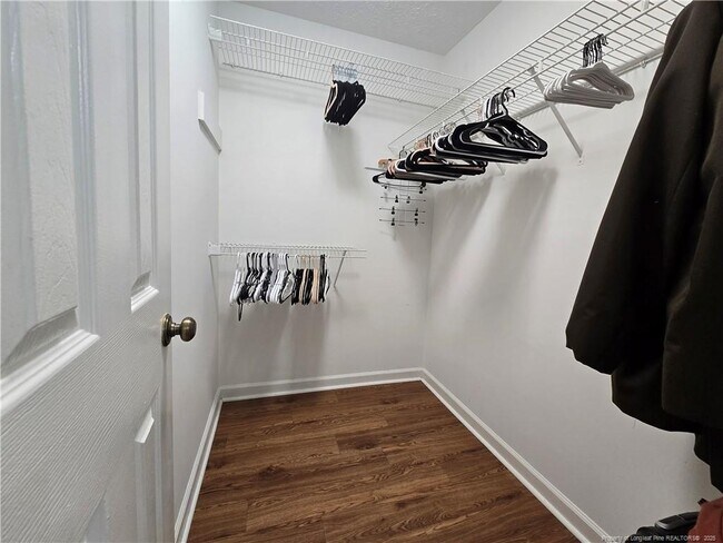 Building Photo - 944 Flintwood Rd