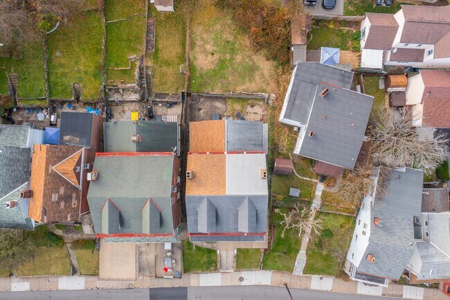 Building Photo - Amazing 3 bedroom home in Mt. Washington available June 1st!