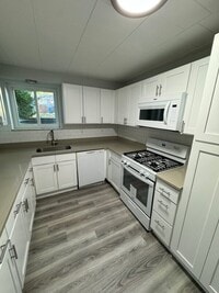 Building Photo - 908 Erdner Ave