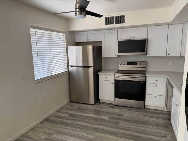 Kitchen - 7919 E Kimsey Ln