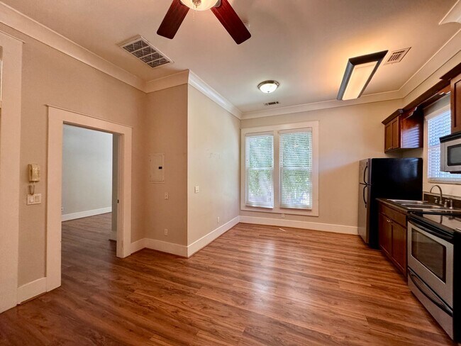 Building Photo - 1125fst