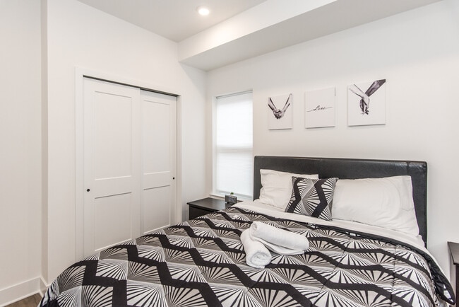 Building Photo - 2435 Master St