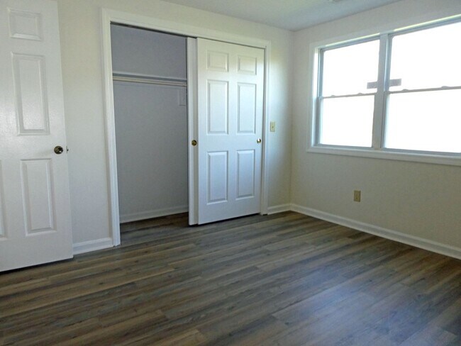 Building Photo - 1475 Braley Rd