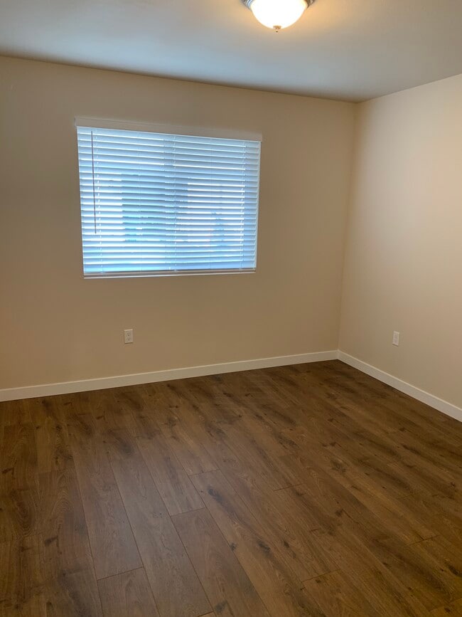 Building Photo - 619 Elizabeth St