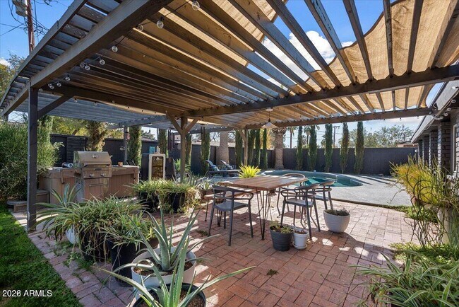 Building Photo - 6643 N 7th Dr