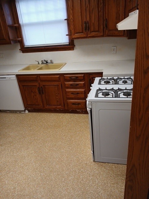 Building Photo - 4104 N Lockwood Ave