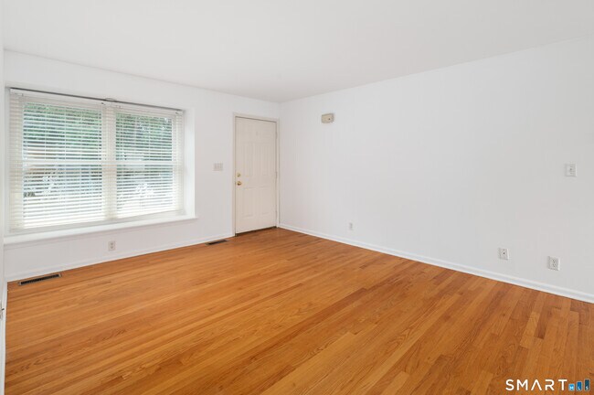 Building Photo - 44 Pleasant St