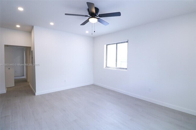Primary Photo - 221 SW 11th Ave