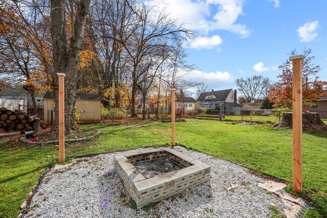 Building Photo - 133 Robbins Ave