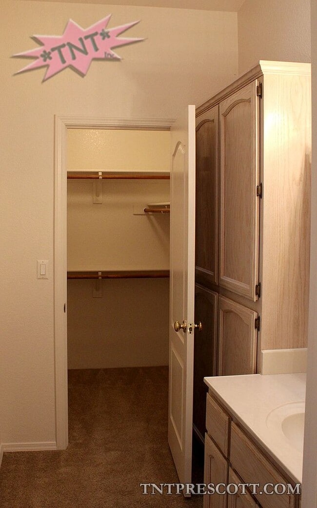 Building Photo - Home in Prescott Valley