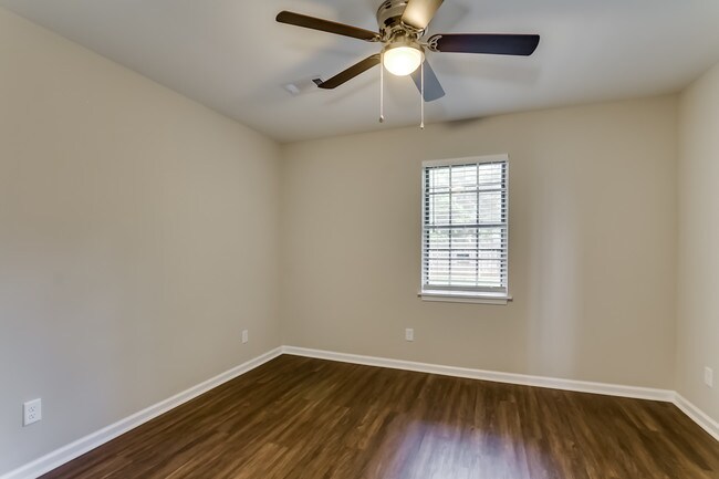 Building Photo - 1511 5th Ave