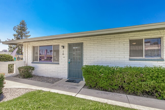 Building Photo - Rossmore Apartments
