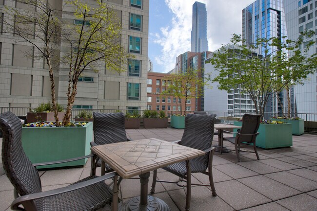 Building Photo - 57 E Delaware Pl