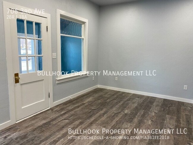 Building Photo - 706 3rd Ave