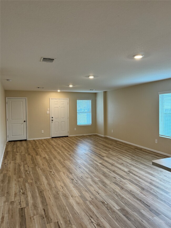 Building Photo - 17591 Longwood Trce Ln