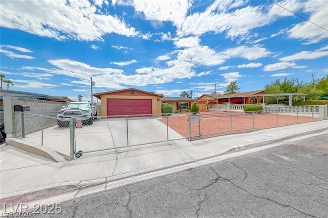 Building Photo - 861 E Hacienda Ave