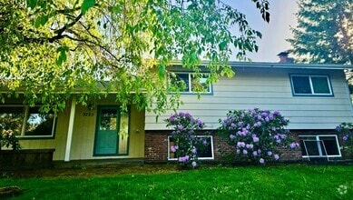 Building Photo - Mid-Century Classic House in Reedwood Neig...