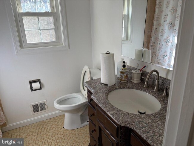 Building Photo - 2303 Steuben Ave