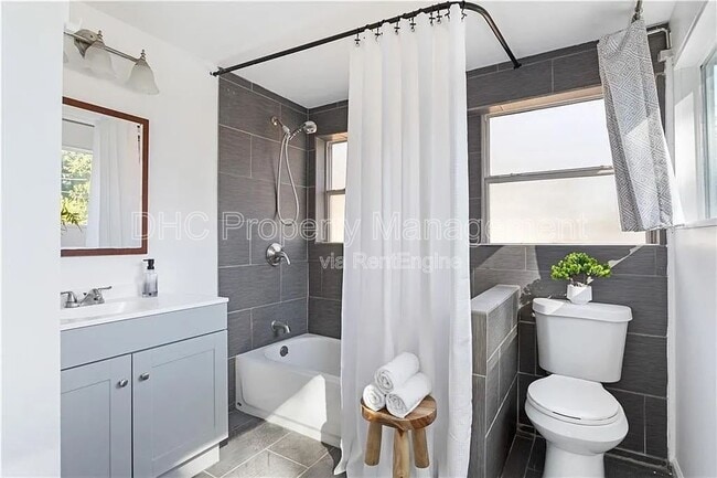 Building Photo - 530 Erin Ave SW