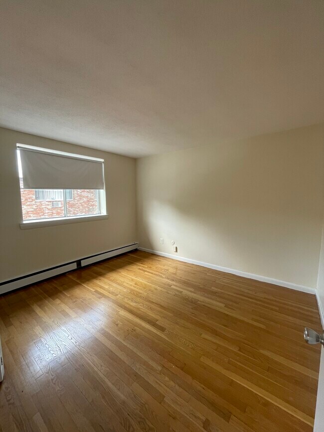 Building Photo - 87 Gardner St