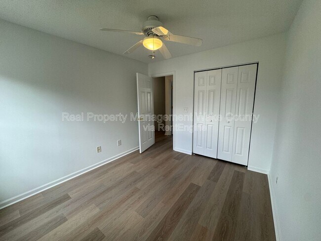 Building Photo - 2 Bellmore Ct