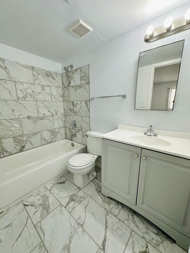 Building Photo - 3620 Ala Dr