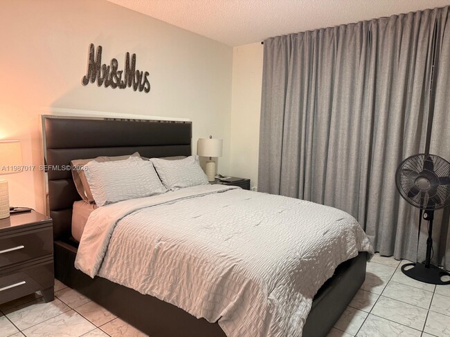 Building Photo - 5300 W 21st Ct