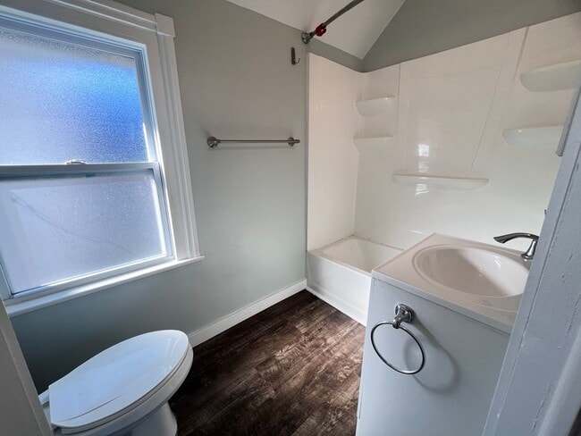 Building Photo - Three Bedroom Home with Main Floor Laundry!