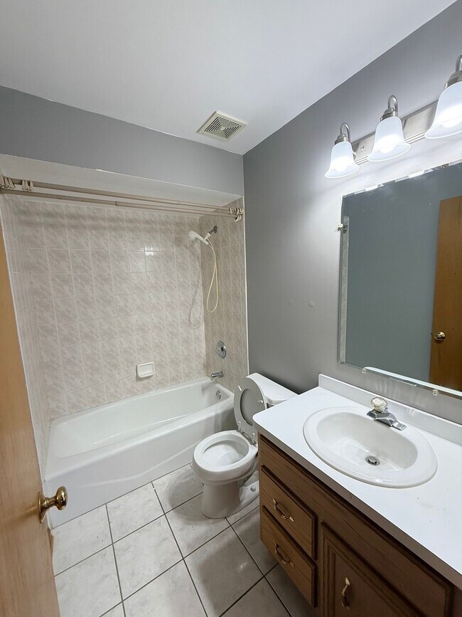 Building Photo - 5150 Shadow Creek Dr