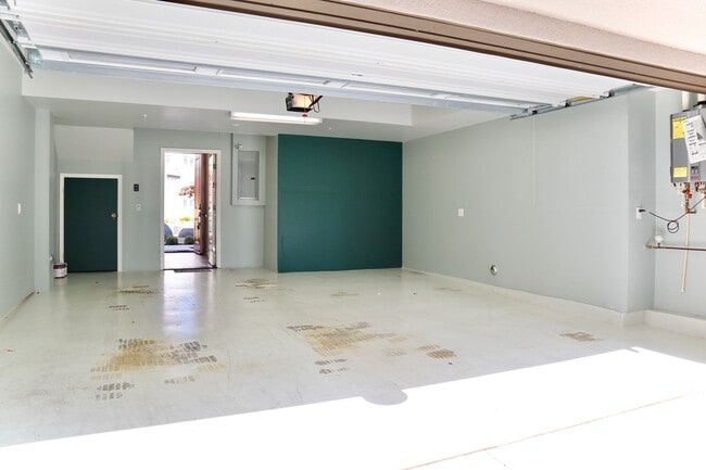 Building Photo - Gorgeous 3-story Townhome Available for Re...