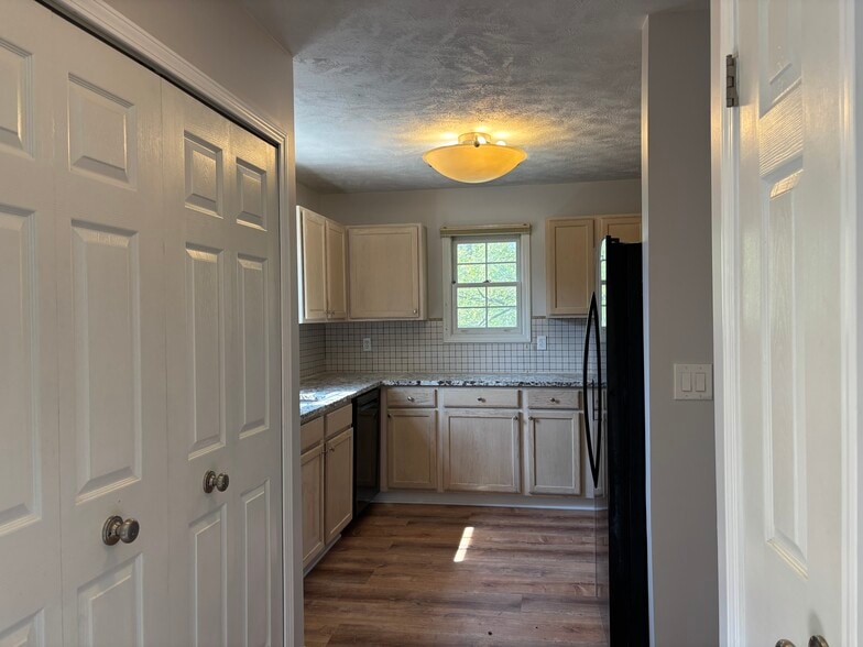 Building Photo - 8222 Chester Pky