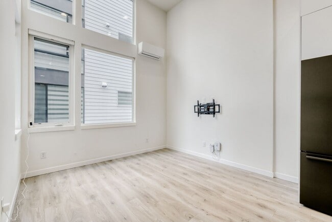 Building Photo - Stylish Seattle Home | 2 Bed, 2 Bath + A/C & Private Patio