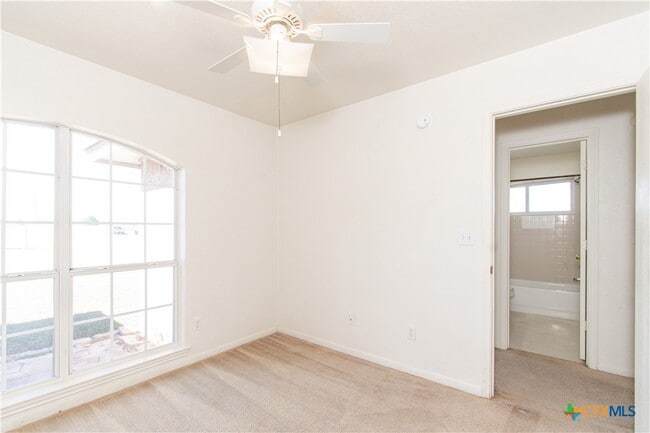 Building Photo - 2900 Southhill Dr