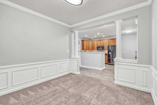 Building Photo - Great 2 Bedroom; 2 Bathroom condo in Manas...