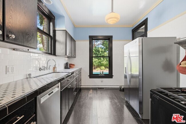 Building Photo - 2624 Van Buren Pl