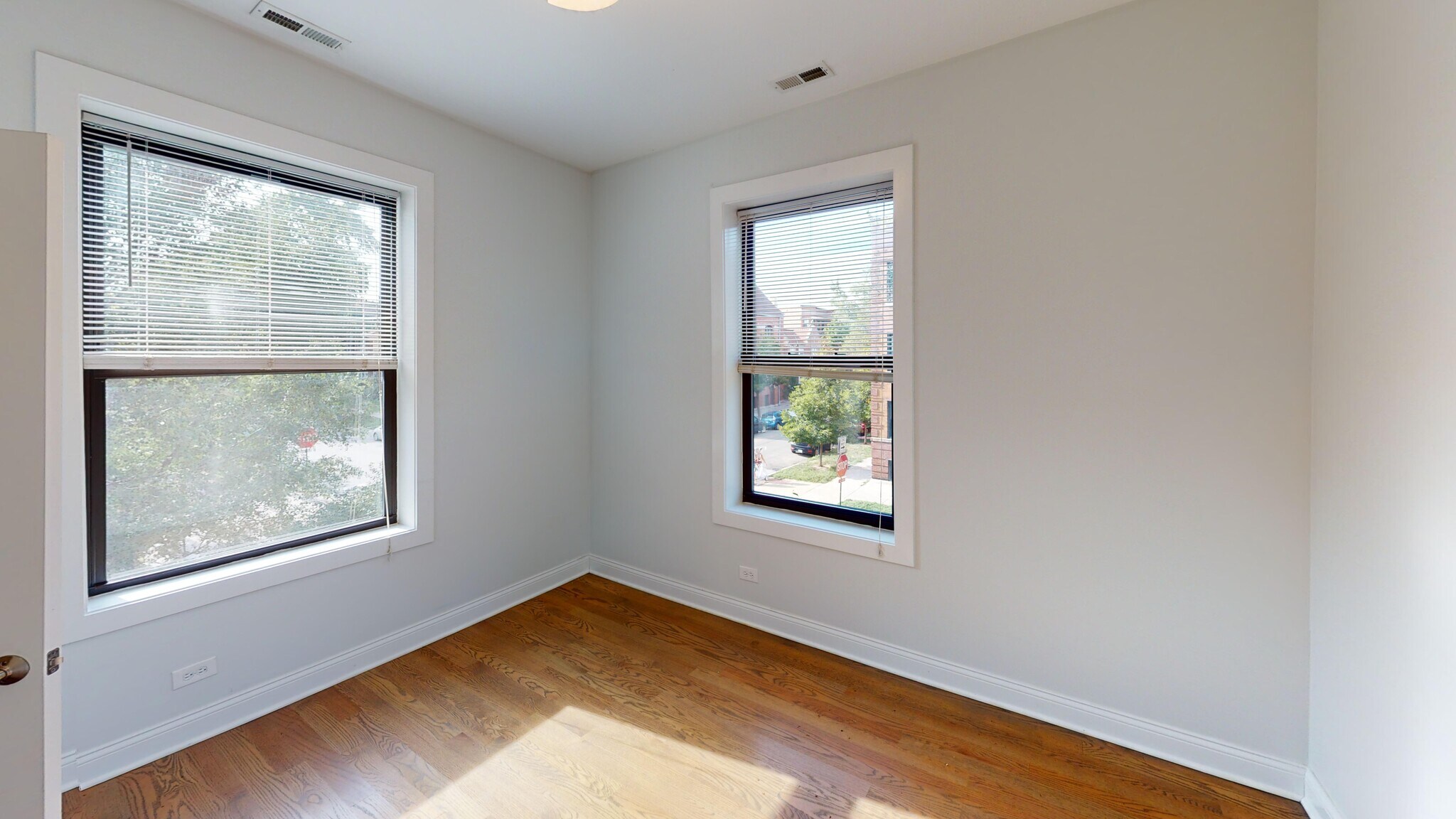 Building Photo - 1355 W Bryn Mawr Ave