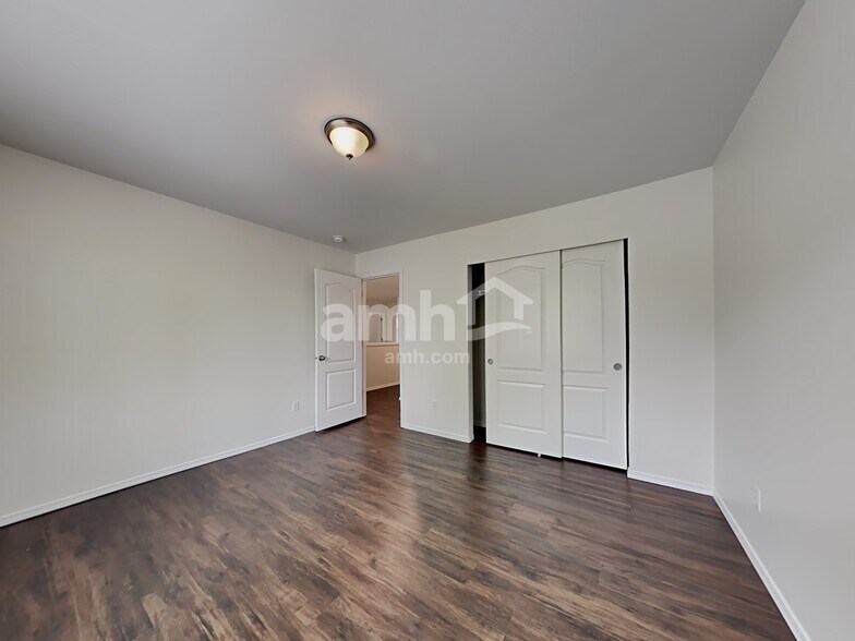 Building Photo - 304 Phoenix Ave SW