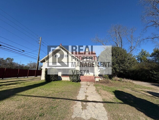 Building Photo - 2585 Napier Ave