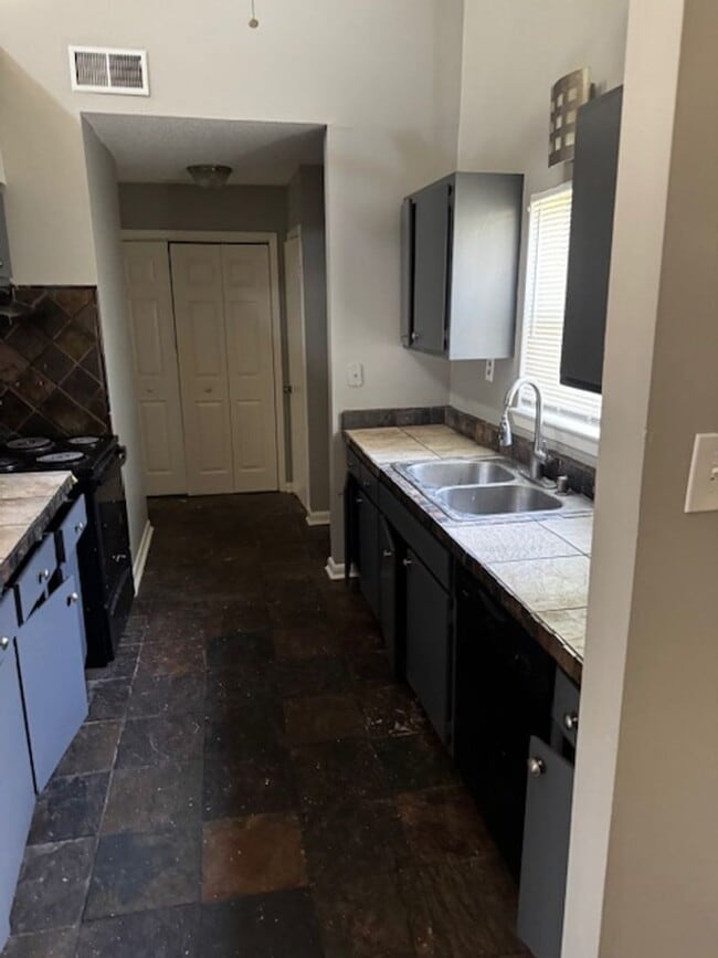 Building Photo - Nice 3 Bed 2 Bath in Spring Valley Area