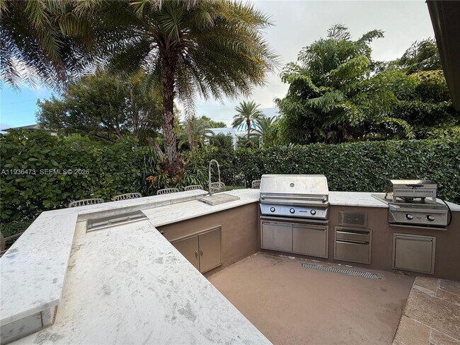 Building Photo - 13015 Biscayne Island Terrace