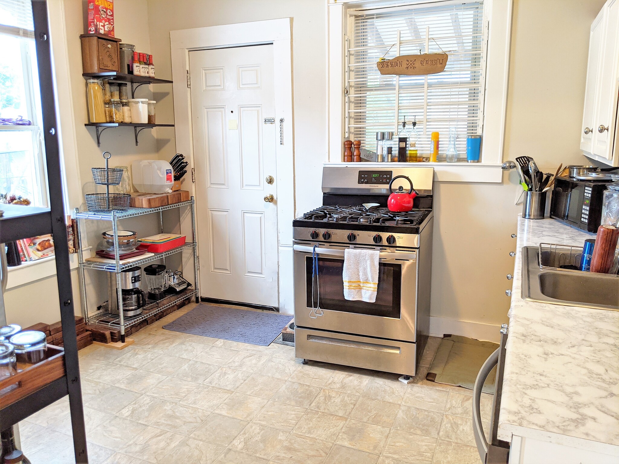 Kitchen - Entrance from back porch - 1135 W 41st St