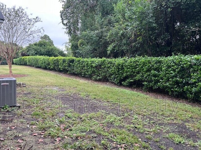 Building Photo - 4904 Maple Ave