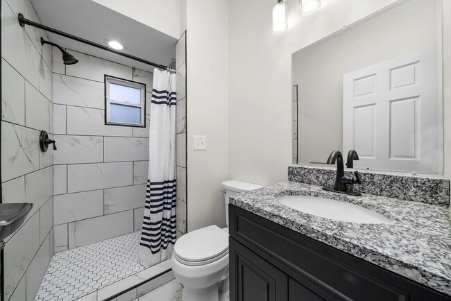 Building Photo - 3227 S Wells St