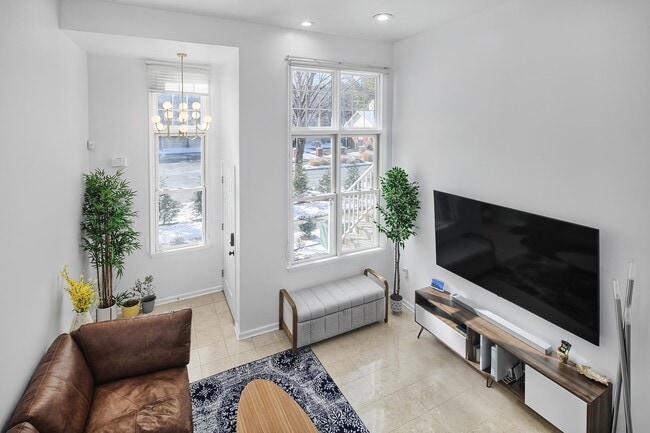 Building Photo - 395 Kingston Ct