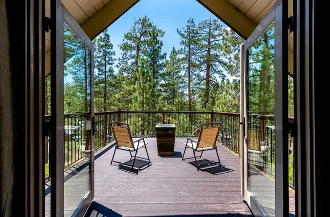 Building Photo - Serene Lakeview Cabin