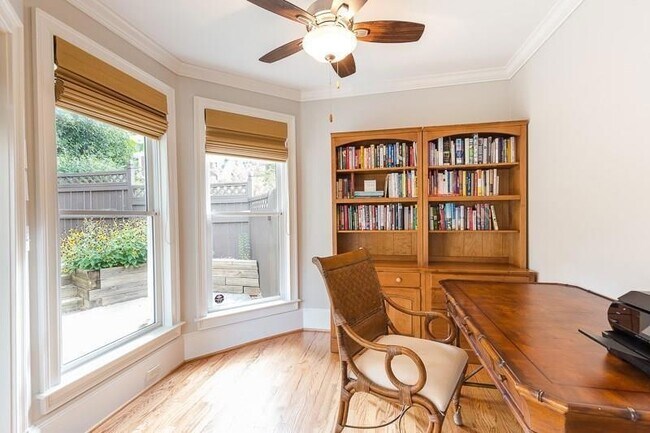 Building Photo - 1106 McLynn Ave NE