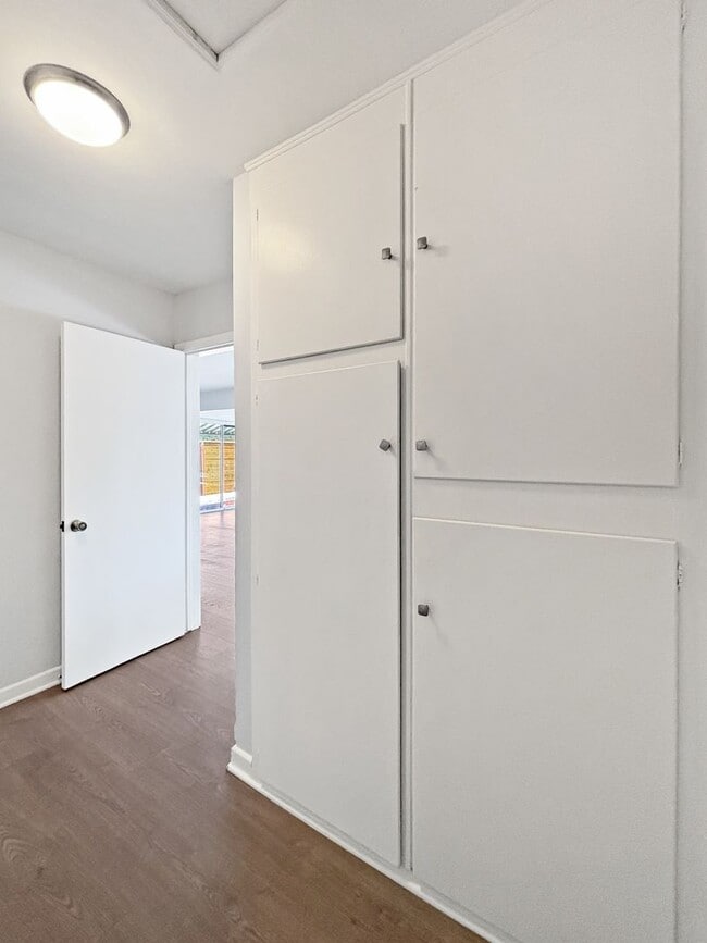 Building Photo - Beautifully Upgraded 2B/2BA House W/ 2-Car...